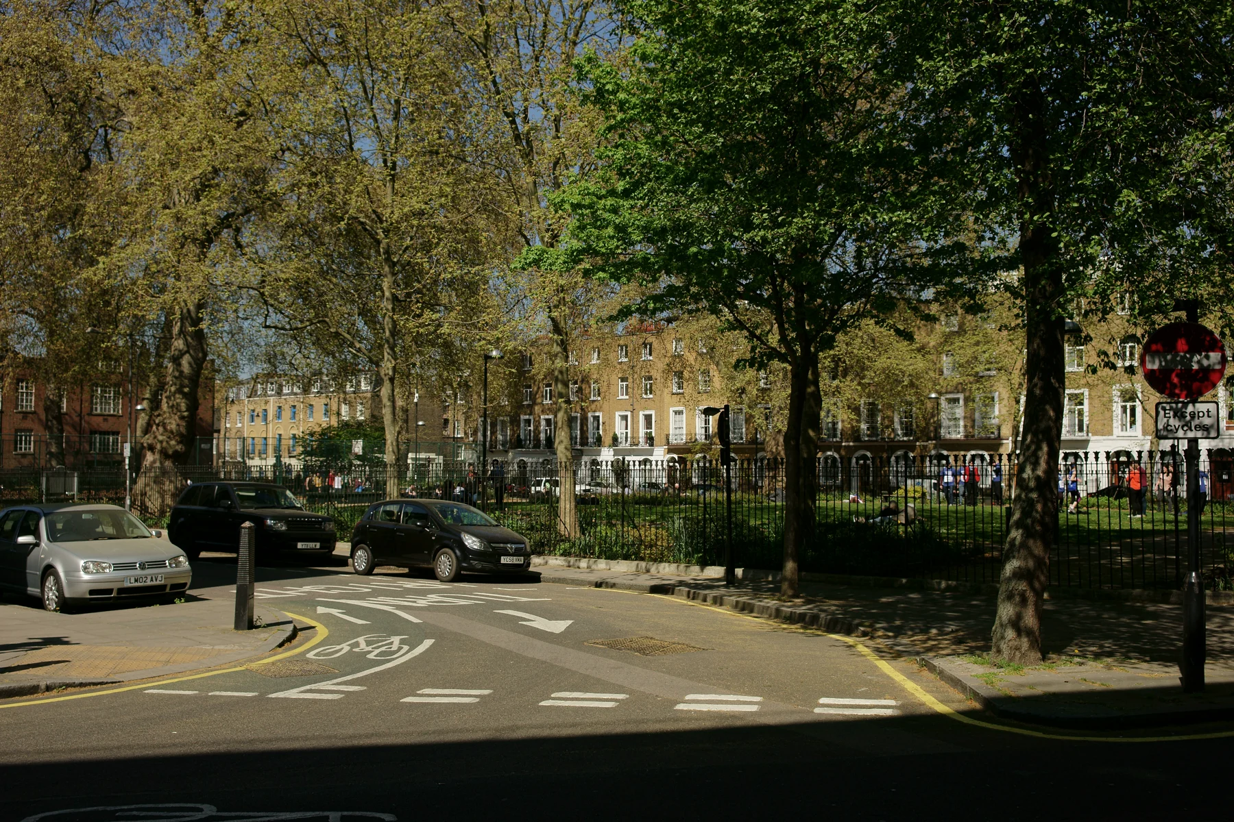 Argyle Square with an existing cycle marking and a no-entry-except-cycles sign