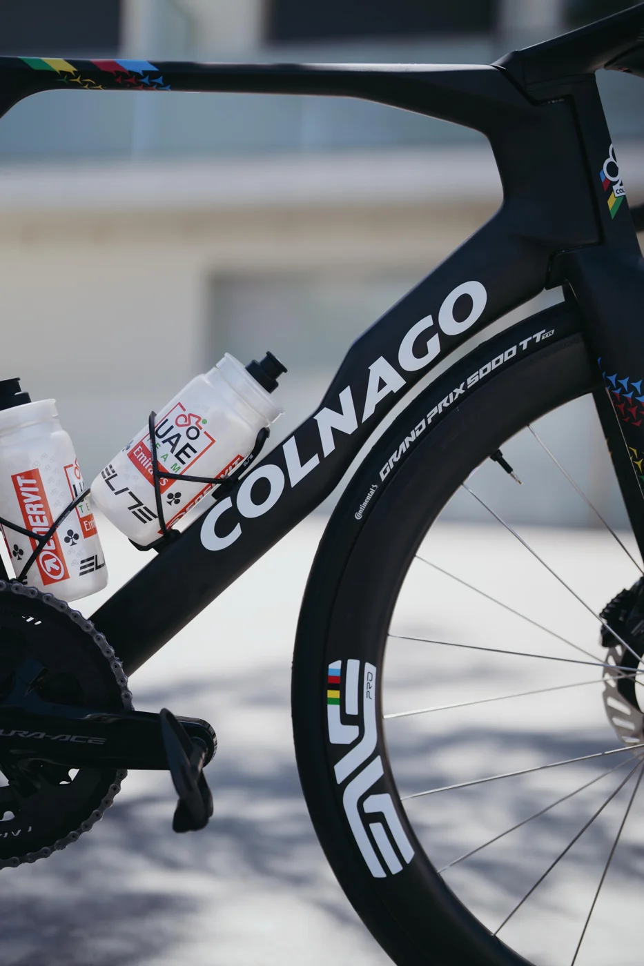 Close-up of Pogačar’s Colnago Y1Rs frame and ENVE wheel in the 2026 ENVE bike check