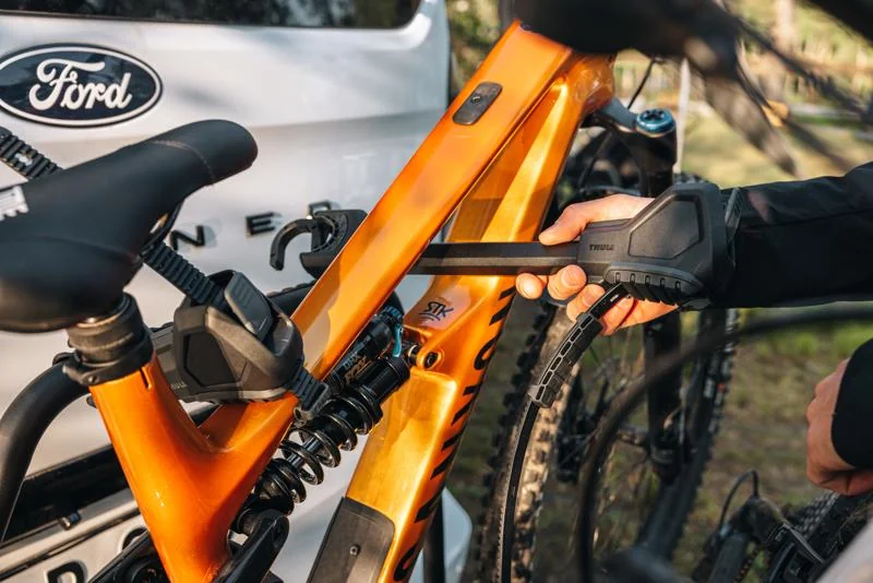 VeloSpace 3 strap attachment securing a bicycle frame