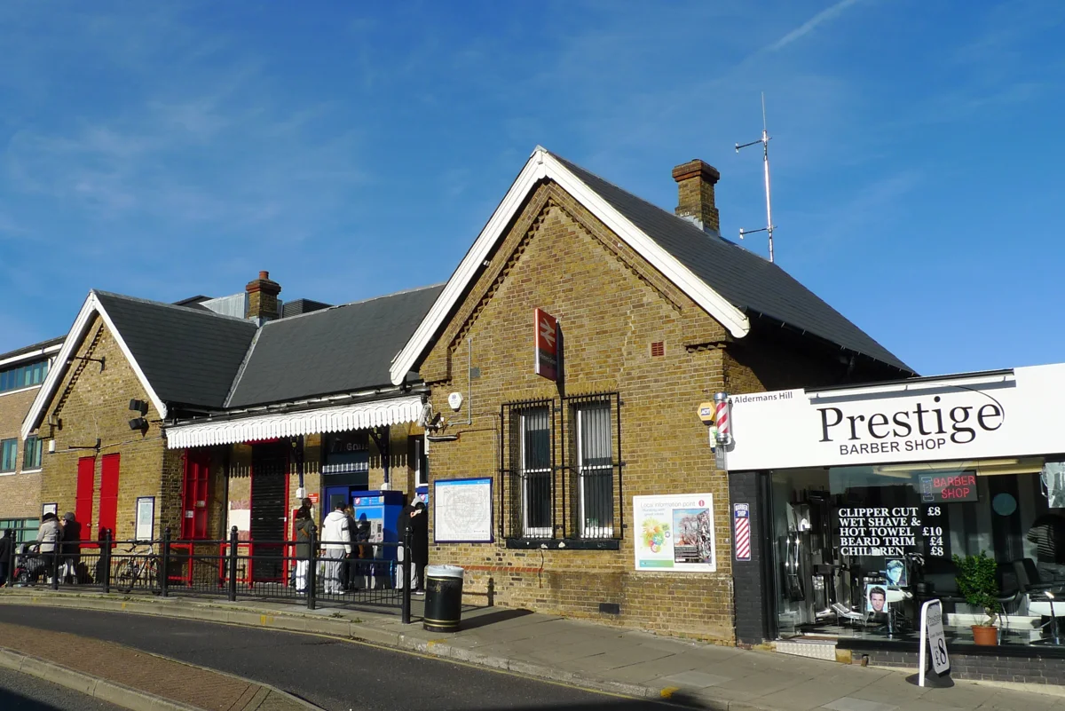 Palmers Green station entrance